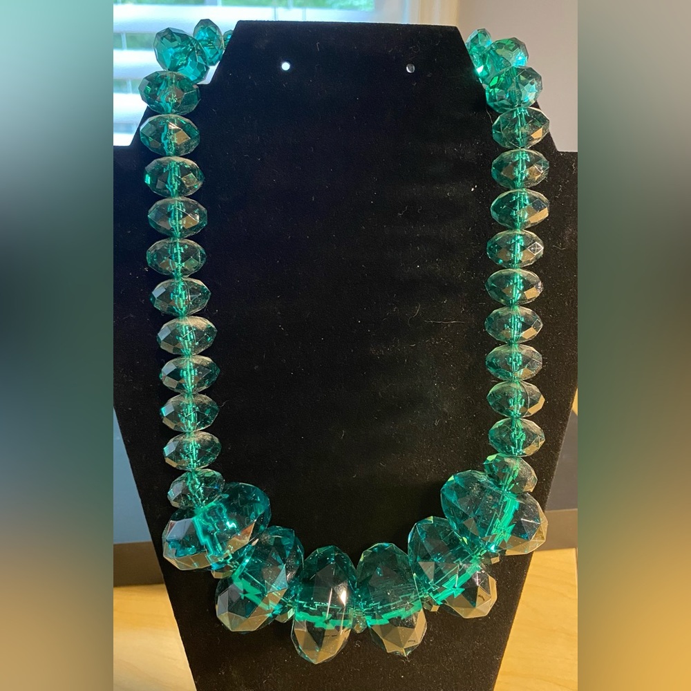 Joan Rivers Green Lucite Graduated Beaded Necklace approx 18”